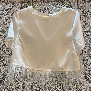 🤍STRUT & BOLT White Cropped Feather Hem Top